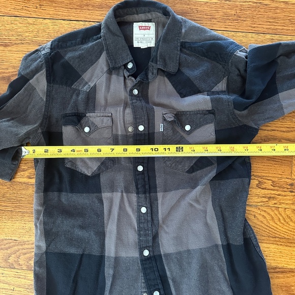 Lot of two Levi's Women's Pearl Snap Western Flannel Shirts, Small - Picture 3 of 7